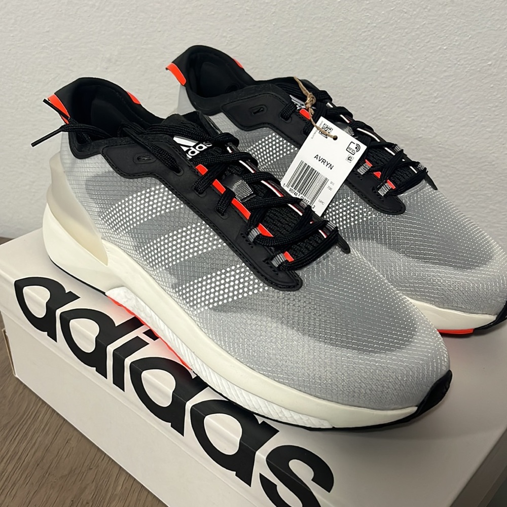 NWT Adidas Men's Avryn Shoes - Black/Grey/Orange - Various Sizes - HP5969 - Picture 5 of 9